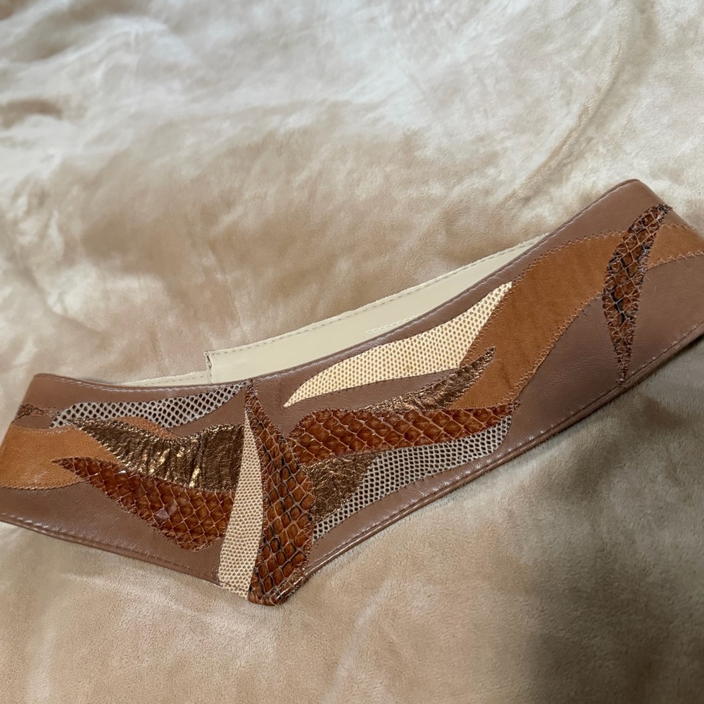 Augustina Taos New Mexico Brown and Tan Genuine Leather Belt M 1980s vintage